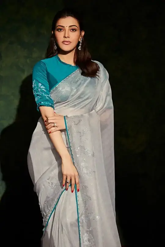 MODEL KAJAL AGGARWAL IN CLOUD GREY SOUTH SILK SAREE 4